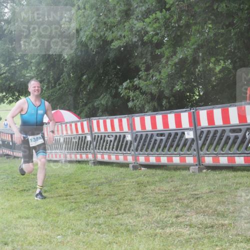 21.06.2025 - 27. Vierlanden-Triathlon KatJ http://msf.ph/oto/8040160 15.06.2025 14:26:45 Ziel 1298, 1304 meine-sportfotos.de
