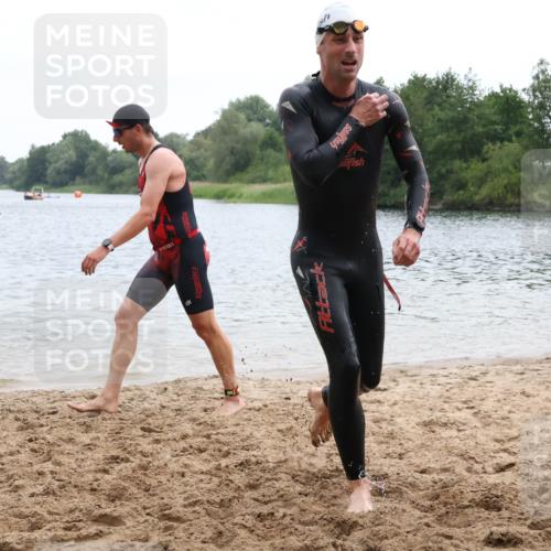 21.06.2025 - 27. Vierlanden-Triathlon Lena Gebhardt http://msf.ph/oto/8040162 15.06.2025 12:54:57 Schwimmen 1120, 1136, 1137, 1138, 1146, 1153, 1155, 1157 meine-sportfotos.de