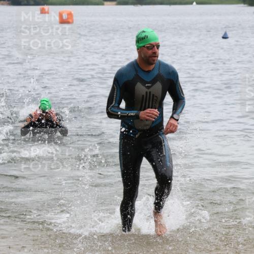 21.06.2025 - 27. Vierlanden-Triathlon Lena Gebhardt http://msf.ph/oto/8040170 15.06.2025 12:55:00 Schwimmen 1120, 1136, 1138, 1146, 1153, 1155, 1157, 1161 meine-sportfotos.de