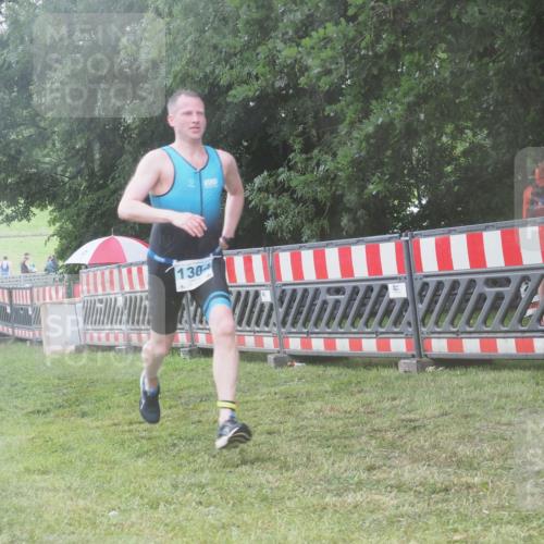 21.06.2025 - 27. Vierlanden-Triathlon KatJ http://msf.ph/oto/8040172 15.06.2025 14:26:46 Ziel 1298, 1304 meine-sportfotos.de