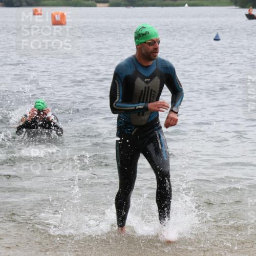 21.06.2025 - 27. Vierlanden-Triathlon Lena Gebhardt http://msf.ph/oto/8040173 15.06.2025 12:55:00 Schwimmen 1120, 1136, 1138, 1146, 1153, 1155, 1157, 1161 meine-sportfotos.de