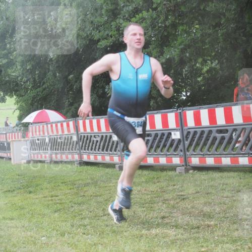 21.06.2025 - 27. Vierlanden-Triathlon KatJ http://msf.ph/oto/8040177 15.06.2025 14:26:46 Ziel 1298, 1304 meine-sportfotos.de