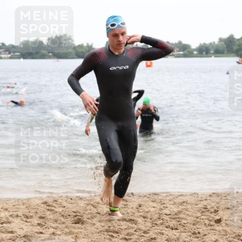 21.06.2025 - 27. Vierlanden-Triathlon Lena Gebhardt http://msf.ph/oto/8040185 15.06.2025 12:55:03 Schwimmen 1107, 1120, 1126, 1136, 1146, 1153, 1155, 1157, 1161 meine-sportfotos.de