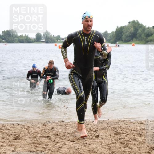 21.06.2025 - 27. Vierlanden-Triathlon Lena Gebhardt http://msf.ph/oto/8040211 15.06.2025 12:55:07 Schwimmen 1107, 1120, 1126, 1128, 1136, 1148, 1155, 1161 meine-sportfotos.de