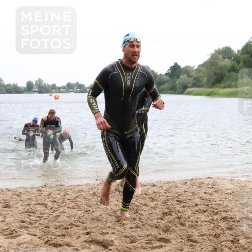 21.06.2025 - 27. Vierlanden-Triathlon Lena Gebhardt http://msf.ph/oto/8040214 15.06.2025 12:55:08 Schwimmen 1107, 1120, 1123, 1126, 1128, 1136, 1148, 1155, 1161 meine-sportfotos.de