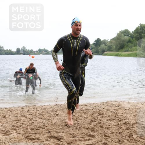 21.06.2025 - 27. Vierlanden-Triathlon Lena Gebhardt http://msf.ph/oto/8040217 15.06.2025 12:55:08 Schwimmen 1107, 1120, 1123, 1126, 1128, 1136, 1148, 1155, 1161 meine-sportfotos.de