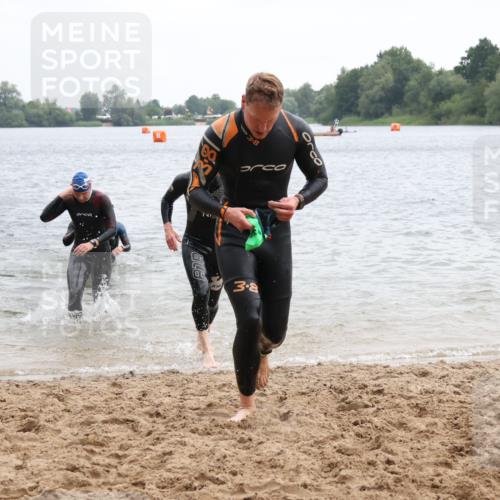 21.06.2025 - 27. Vierlanden-Triathlon Lena Gebhardt http://msf.ph/oto/8040228 15.06.2025 12:55:11 Schwimmen 1107, 1120, 1123, 1126, 1128, 1136, 1148, 1155, 1161 meine-sportfotos.de