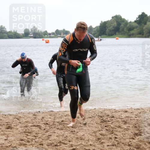 21.06.2025 - 27. Vierlanden-Triathlon Lena Gebhardt http://msf.ph/oto/8040231 15.06.2025 12:55:11 Schwimmen 1107, 1120, 1123, 1126, 1128, 1136, 1148, 1155, 1161 meine-sportfotos.de