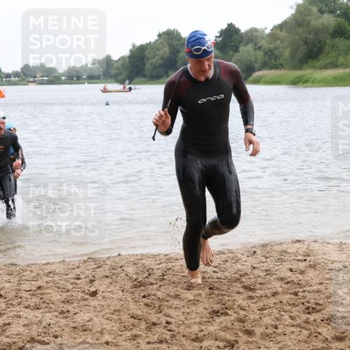 21.06.2025 - 27. Vierlanden-Triathlon Lena Gebhardt http://msf.ph/oto/8040244 15.06.2025 12:55:14 Schwimmen 1107, 1108, 1120, 1123, 1126, 1128, 1148, 1161 meine-sportfotos.de