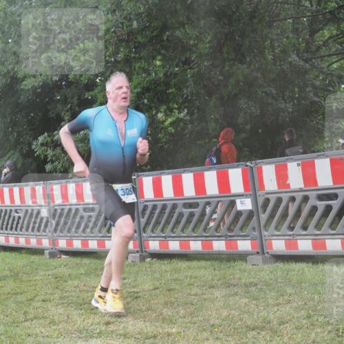 21.06.2025 - 27. Vierlanden-Triathlon KatJ http://msf.ph/oto/8040259 15.06.2025 14:27:09 Ziel 1305 meine-sportfotos.de