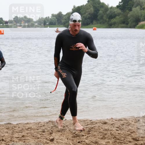 21.06.2025 - 27. Vierlanden-Triathlon Lena Gebhardt http://msf.ph/oto/8040263 15.06.2025 12:55:17 Schwimmen 1107, 1108, 1120, 1123, 1126, 1128, 1148, 1161 meine-sportfotos.de
