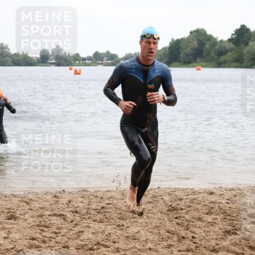 21.06.2025 - 27. Vierlanden-Triathlon Lena Gebhardt http://msf.ph/oto/8040274 15.06.2025 12:55:19 Schwimmen 1107, 1108, 1116, 1123, 1126, 1128, 1148 meine-sportfotos.de
