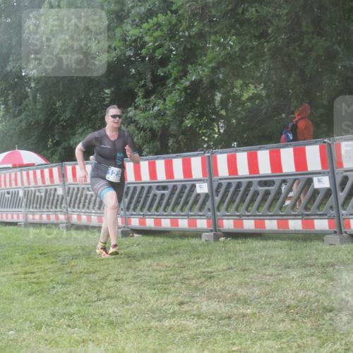 21.06.2025 - 27. Vierlanden-Triathlon KatJ http://msf.ph/oto/8040276 15.06.2025 14:27:21 Ziel 1224, 1239 meine-sportfotos.de