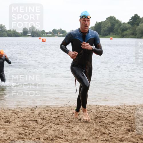 21.06.2025 - 27. Vierlanden-Triathlon Lena Gebhardt http://msf.ph/oto/8040277 15.06.2025 12:55:19 Schwimmen 1107, 1108, 1116, 1123, 1126, 1128, 1148 meine-sportfotos.de