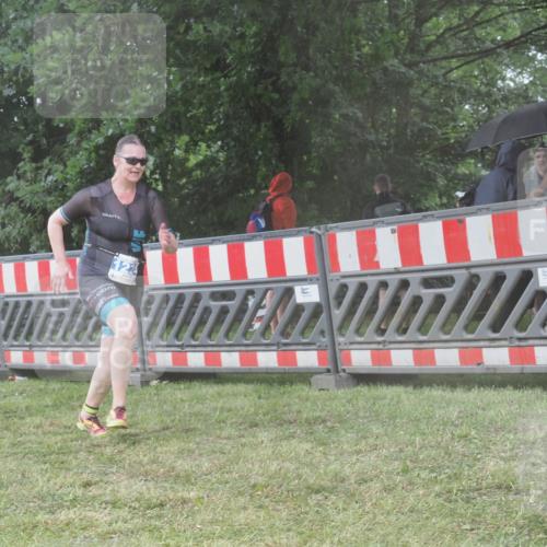 21.06.2025 - 27. Vierlanden-Triathlon KatJ http://msf.ph/oto/8040293 15.06.2025 14:27:21 Ziel 1224, 1239 meine-sportfotos.de