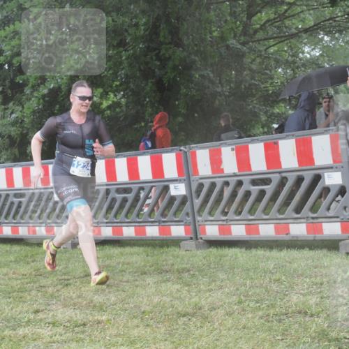 21.06.2025 - 27. Vierlanden-Triathlon KatJ http://msf.ph/oto/8040294 15.06.2025 14:27:22 Ziel 1224, 1239 meine-sportfotos.de