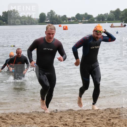 21.06.2025 - 27. Vierlanden-Triathlon Lena Gebhardt http://msf.ph/oto/8040319 15.06.2025 12:55:31 Schwimmen 1105, 1108, 1110, 1112, 1116, 1156 meine-sportfotos.de