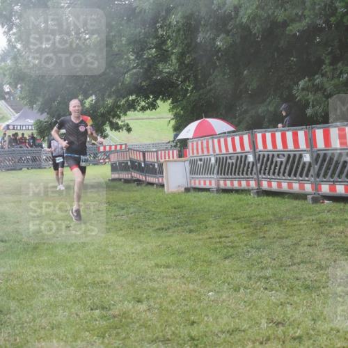21.06.2025 - 27. Vierlanden-Triathlon KatJ http://msf.ph/oto/8040321 15.06.2025 14:27:27 Ziel 1239, 1299 meine-sportfotos.de