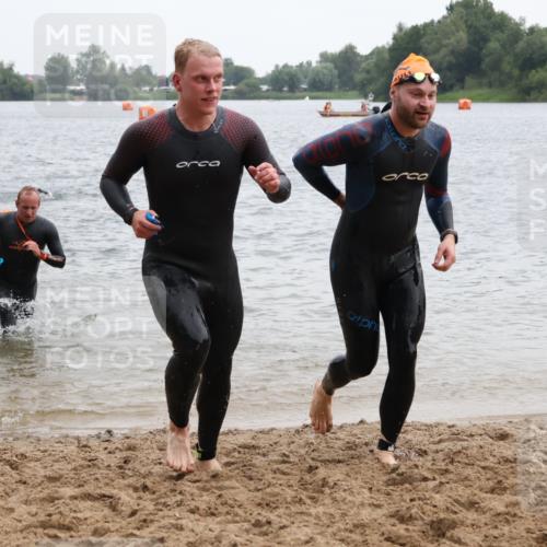 21.06.2025 - 27. Vierlanden-Triathlon Lena Gebhardt http://msf.ph/oto/8040322 15.06.2025 12:55:31 Schwimmen 1105, 1108, 1110, 1112, 1116, 1156 meine-sportfotos.de