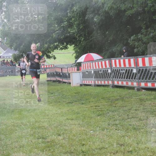 21.06.2025 - 27. Vierlanden-Triathlon KatJ http://msf.ph/oto/8040324 15.06.2025 14:27:27 Ziel 1239, 1299 meine-sportfotos.de