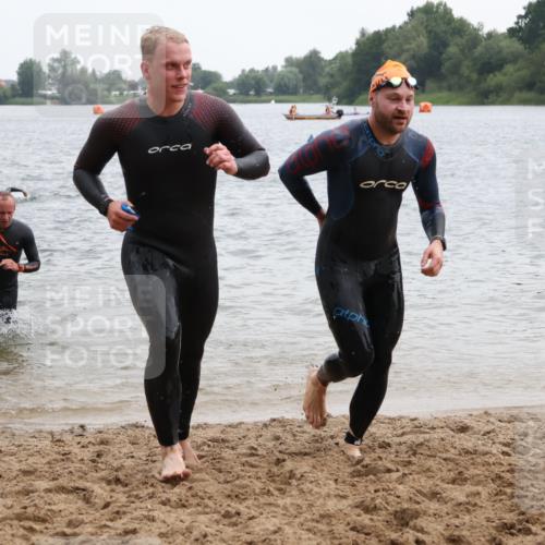 21.06.2025 - 27. Vierlanden-Triathlon Lena Gebhardt http://msf.ph/oto/8040325 15.06.2025 12:55:32 Schwimmen 1098, 1105, 1108, 1110, 1112, 1116, 1156 meine-sportfotos.de