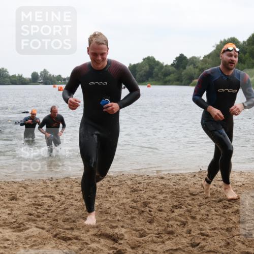 21.06.2025 - 27. Vierlanden-Triathlon Lena Gebhardt http://msf.ph/oto/8040330 15.06.2025 12:55:32 Schwimmen 1098, 1105, 1108, 1110, 1112, 1116, 1156 meine-sportfotos.de
