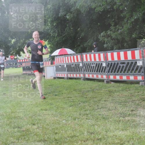 21.06.2025 - 27. Vierlanden-Triathlon KatJ http://msf.ph/oto/8040333 15.06.2025 14:27:28 Ziel 1239, 1299 meine-sportfotos.de
