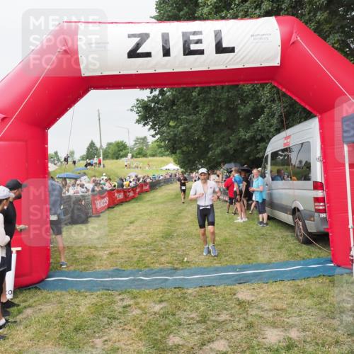 21.06.2025 - 27. Vierlanden-Triathlon MichiJ http://msf.ph/oto/8040343 15.06.2026 13:24:38 Ziel 636, 747, 846 meine-sportfotos.de