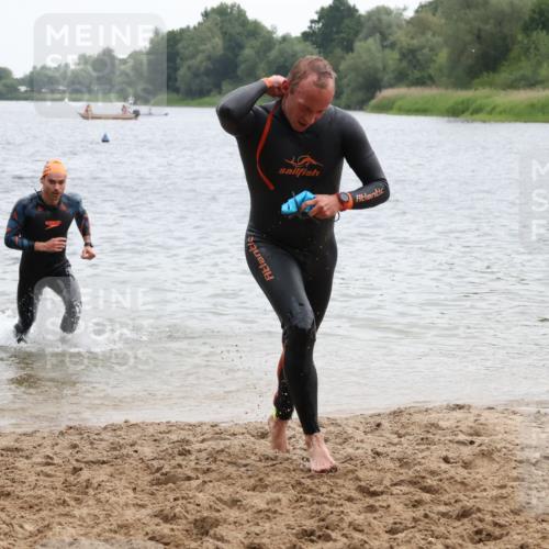 21.06.2025 - 27. Vierlanden-Triathlon Lena Gebhardt http://msf.ph/oto/8040345 15.06.2025 12:55:35 Schwimmen 1098, 1100, 1105, 1110, 1112, 1116, 1130, 1156 meine-sportfotos.de