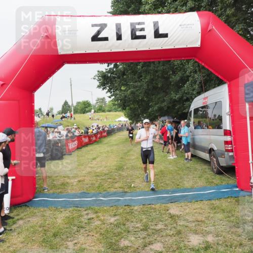 21.06.2025 - 27. Vierlanden-Triathlon MichiJ http://msf.ph/oto/8040346 15.06.2026 13:24:38 Ziel 636, 747, 846 meine-sportfotos.de