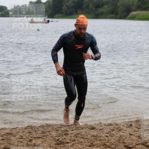 21.06.2025 - 27. Vierlanden-Triathlon Lena Gebhardt http://msf.ph/oto/8040359 15.06.2025 12:55:37 Schwimmen 1098, 1100, 1105, 1110, 1112, 1116, 1130, 1156 meine-sportfotos.de
