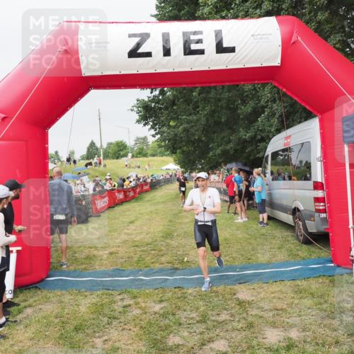 21.06.2025 - 27. Vierlanden-Triathlon MichiJ http://msf.ph/oto/8040360 15.06.2026 13:24:38 Ziel 636, 747, 846 meine-sportfotos.de