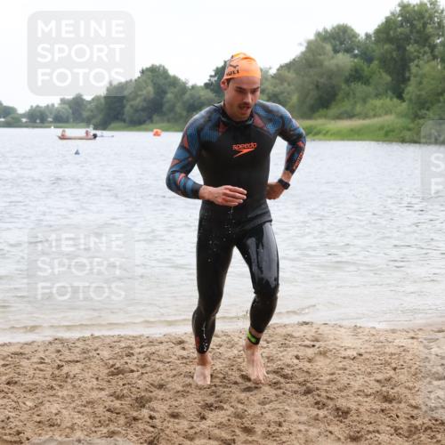 21.06.2025 - 27. Vierlanden-Triathlon Lena Gebhardt http://msf.ph/oto/8040362 15.06.2025 12:55:38 Schwimmen 1098, 1100, 1105, 1110, 1112, 1116, 1130, 1156 meine-sportfotos.de