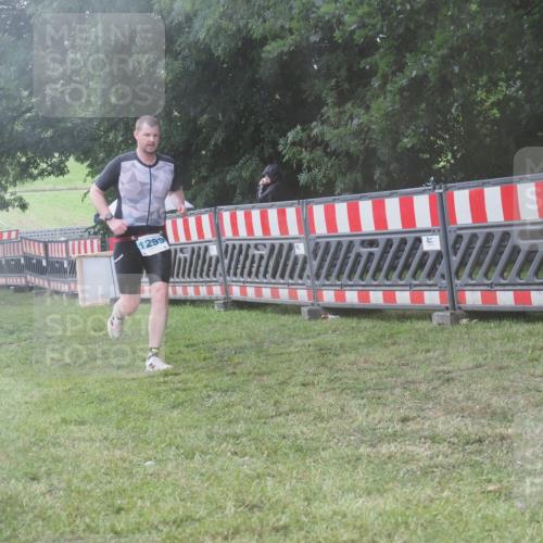21.06.2025 - 27. Vierlanden-Triathlon KatJ http://msf.ph/oto/8040364 15.06.2025 14:27:32 Ziel 199, 1299 meine-sportfotos.de