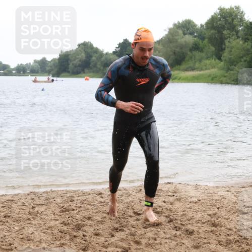 21.06.2025 - 27. Vierlanden-Triathlon Lena Gebhardt http://msf.ph/oto/8040365 15.06.2025 12:55:38 Schwimmen 1098, 1100, 1105, 1110, 1112, 1116, 1130, 1156 meine-sportfotos.de