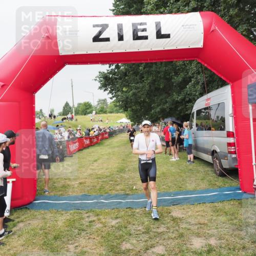 21.06.2025 - 27. Vierlanden-Triathlon MichiJ http://msf.ph/oto/8040366 15.06.2026 13:24:39 Ziel 636, 747, 846 meine-sportfotos.de