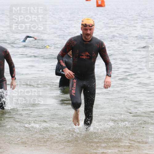 21.06.2025 - 27. Vierlanden-Triathlon Lena Gebhardt http://msf.ph/oto/8040368 15.06.2025 12:55:39 Schwimmen 1098, 1100, 1105, 1110, 1112, 1116, 1130, 1156 meine-sportfotos.de