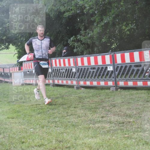 21.06.2025 - 27. Vierlanden-Triathlon KatJ http://msf.ph/oto/8040369 15.06.2025 14:27:32 Ziel 199, 1299 meine-sportfotos.de