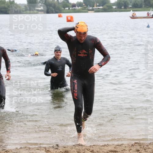 21.06.2025 - 27. Vierlanden-Triathlon Lena Gebhardt http://msf.ph/oto/8040373 15.06.2025 12:55:40 Schwimmen 1098, 1100, 1105, 1110, 1112, 1130, 1156 meine-sportfotos.de