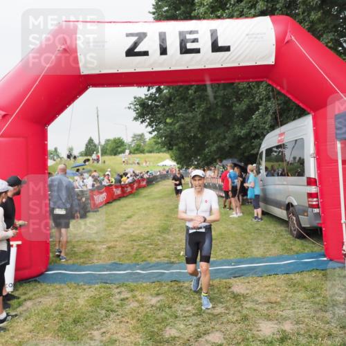 21.06.2025 - 27. Vierlanden-Triathlon MichiJ http://msf.ph/oto/8040374 15.06.2026 13:24:39 Ziel 636, 747, 846 meine-sportfotos.de