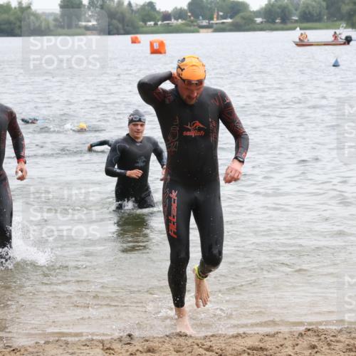21.06.2025 - 27. Vierlanden-Triathlon Lena Gebhardt http://msf.ph/oto/8040376 15.06.2025 12:55:40 Schwimmen 1098, 1100, 1105, 1110, 1112, 1130, 1156 meine-sportfotos.de