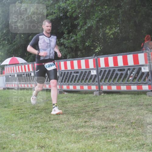 21.06.2025 - 27. Vierlanden-Triathlon KatJ http://msf.ph/oto/8040377 15.06.2025 14:27:33 Ziel 199, 1299 meine-sportfotos.de