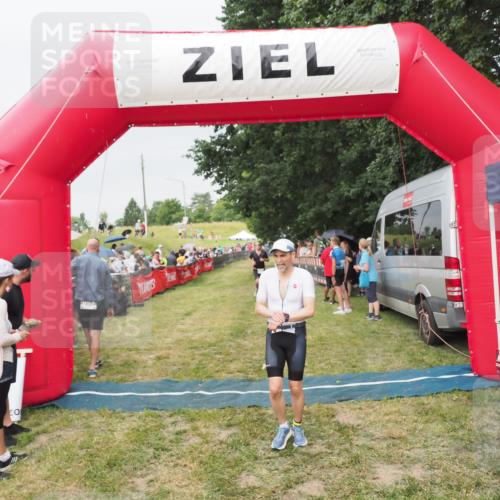 21.06.2025 - 27. Vierlanden-Triathlon MichiJ http://msf.ph/oto/8040378 15.06.2026 13:24:39 Ziel 636, 747, 846 meine-sportfotos.de