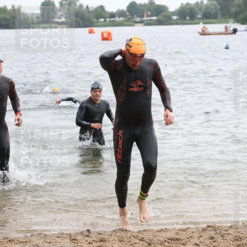 21.06.2025 - 27. Vierlanden-Triathlon Lena Gebhardt http://msf.ph/oto/8040379 15.06.2025 12:55:40 Schwimmen 1098, 1100, 1105, 1110, 1112, 1130, 1156 meine-sportfotos.de