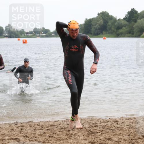 21.06.2025 - 27. Vierlanden-Triathlon Lena Gebhardt http://msf.ph/oto/8040381 15.06.2025 12:55:41 Schwimmen 1098, 1100, 1105, 1110, 1112, 1130, 1156 meine-sportfotos.de