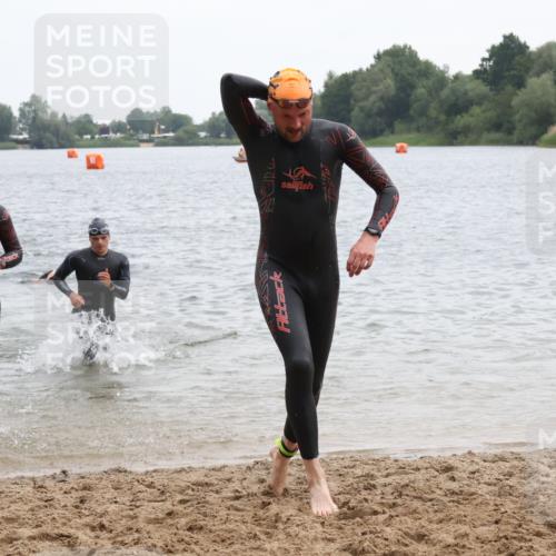 21.06.2025 - 27. Vierlanden-Triathlon Lena Gebhardt http://msf.ph/oto/8040383 15.06.2025 12:55:41 Schwimmen 1098, 1100, 1105, 1110, 1112, 1130, 1156 meine-sportfotos.de