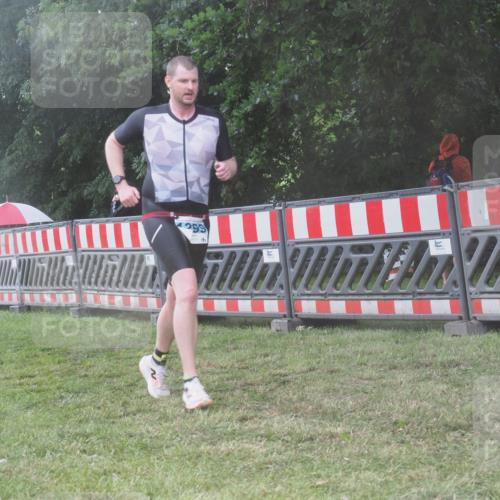 21.06.2025 - 27. Vierlanden-Triathlon KatJ http://msf.ph/oto/8040384 15.06.2025 14:27:33 Ziel 199, 1299 meine-sportfotos.de