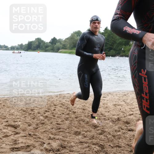 21.06.2025 - 27. Vierlanden-Triathlon Lena Gebhardt http://msf.ph/oto/8040401 15.06.2025 12:55:45 Schwimmen 1098, 1100, 1105, 1130, 1156 meine-sportfotos.de