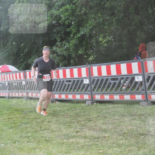 21.06.2025 - 27. Vierlanden-Triathlon KatJ http://msf.ph/oto/8040410 15.06.2025 14:27:39 Ziel 199, 1314 meine-sportfotos.de