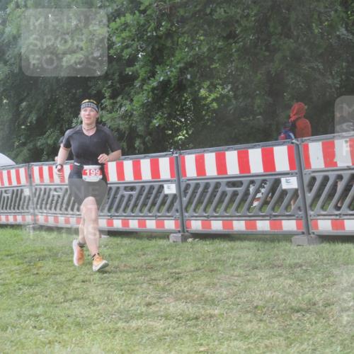 21.06.2025 - 27. Vierlanden-Triathlon KatJ http://msf.ph/oto/8040413 15.06.2025 14:27:39 Ziel 199, 1314 meine-sportfotos.de